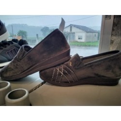 Zapatilla de Casa Cerrada con Bordado | Grupo Señaris