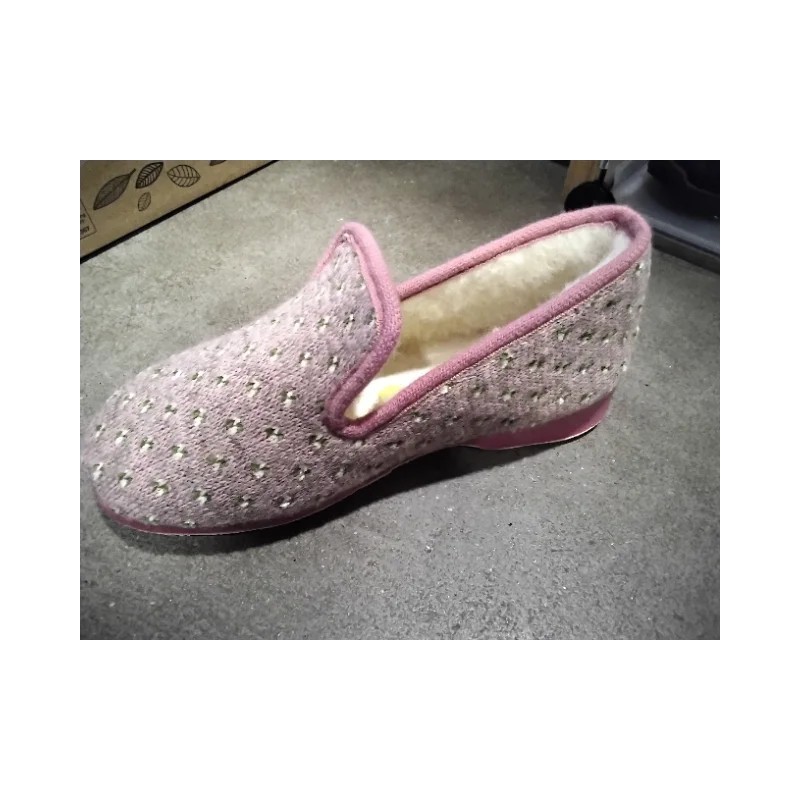 Zapatilla de Casa Cerrada con Cuña y Flores | Grupo Señaris