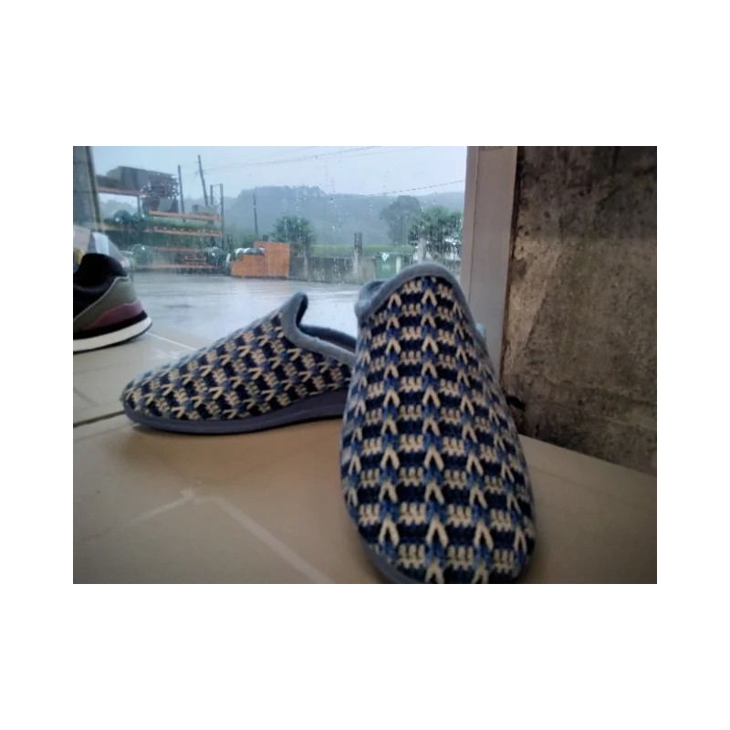 Zapatilla de Casa Descalza con Motivos de Punto | Grupo Señaris