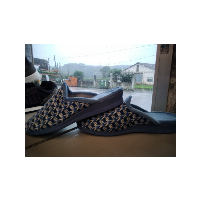 Zapatilla de Casa Descalza con Motivos de Punto | Grupo Señaris