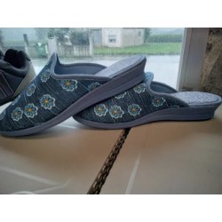 Zapatillas de Casa con Diseño de Flores – Confort Hogar | Grupo Señaris